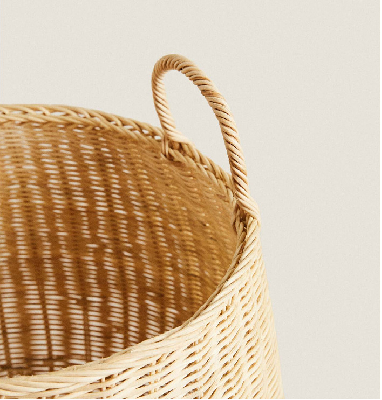 Single loop handle close-up highlighting twisted grip and natural rattan texture.